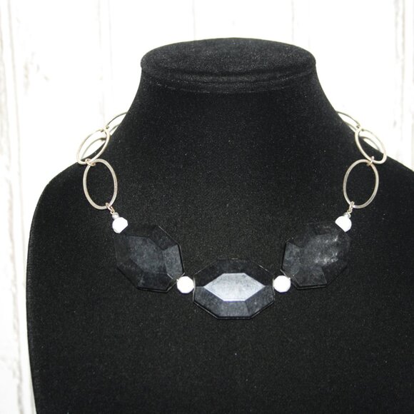 🖤 Beautiful Silver & Black Statement Necklace · 18–21” - Picture 4 of 4